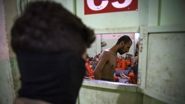מחבלים מ דאעש ב כלא של ה כורדים ב סוריה (צילום: AFP)