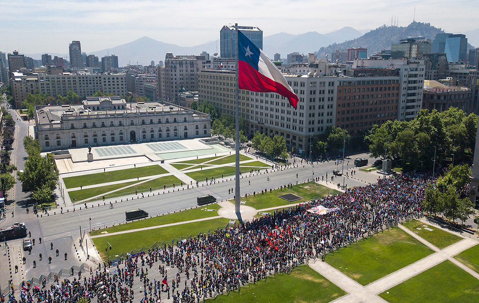 הפגנות מחאה סנטיאגו צ'ילה (צילום: AP)