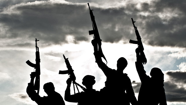 אילוסטרציה של טליבאן חמושים אפגניסטן טרור (צילום: shutterstock)