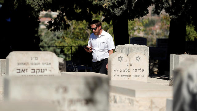 A man demonstrates how to use 'Gravez' (Photo: Reuters)
