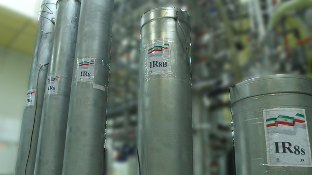צנטריפוגה צנטריפוגות מתקדמות מסוג IR-8   ב מתקן העשרת ה אורניום ב נתנז איראן  (צילום: EPA)
