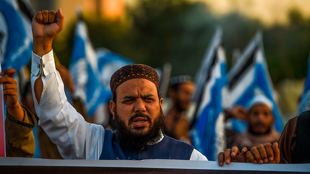 פקיסטן מחאה על החלטה הודו להעביר אתר קדוש של מוסלמים ל הינדים (צילום: AFP)
