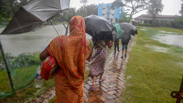 בנגלדש ציקלון בולבול מפונים (צילום: AFP)