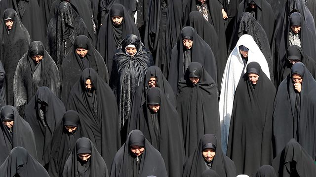 Women praying during a Shi'ite ritual in Iran, October (Photo: EPA)