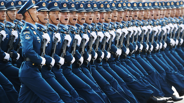 תמונות השנה EPA  2019 חיילים כיכר טיאננמן 70 שנה לייסוד סין הקומוניסטית אוקטובר (צילום: EPA)