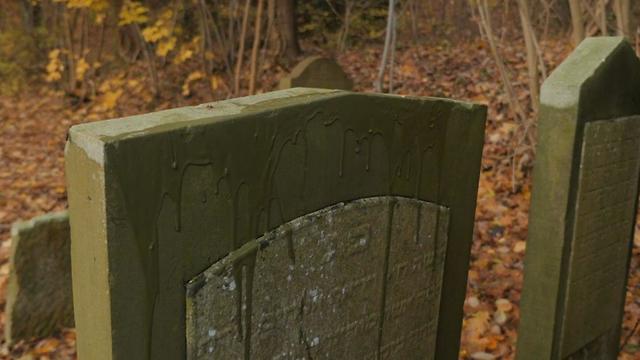 מצבות חוללו בבית קברות יהודי בדנמרק ()