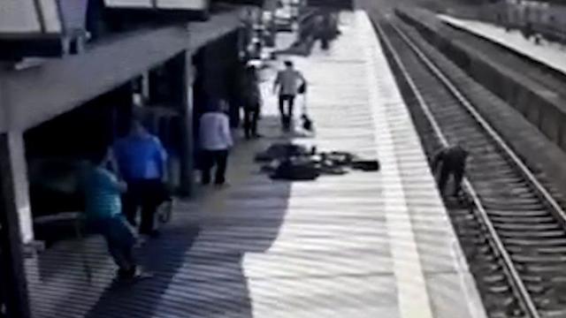 אדם השתולל על הרציף: תחנת רכבת בית יהושוע (צילום: רכבת ישראל)