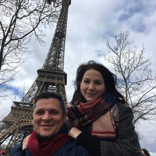 Дамир с женой в Париже. Фото: личный архив