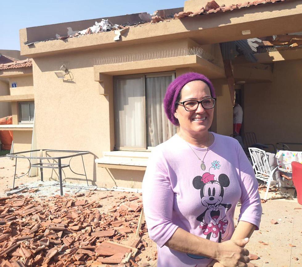 Batsheva Hadad stands outside her home after it sustained a direct hit from a Gaza rocket (Photo: Haim Horenstein) 