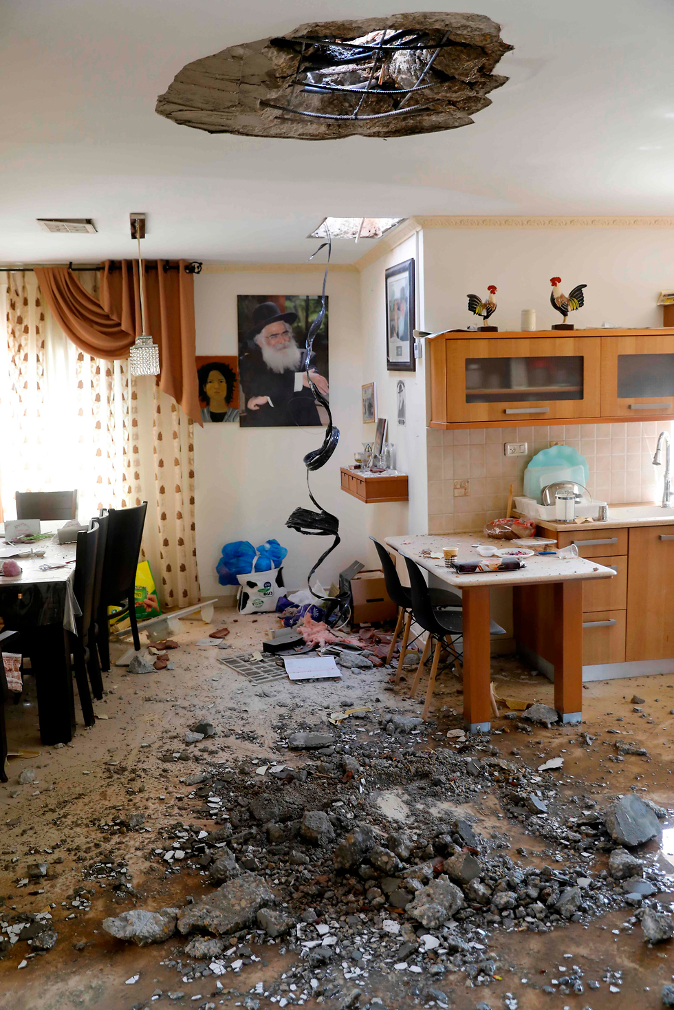 בעקבות ההסלמה וירי הרקטות מעזה: פגיעה בבית בנתיבות (צילום: AFP)