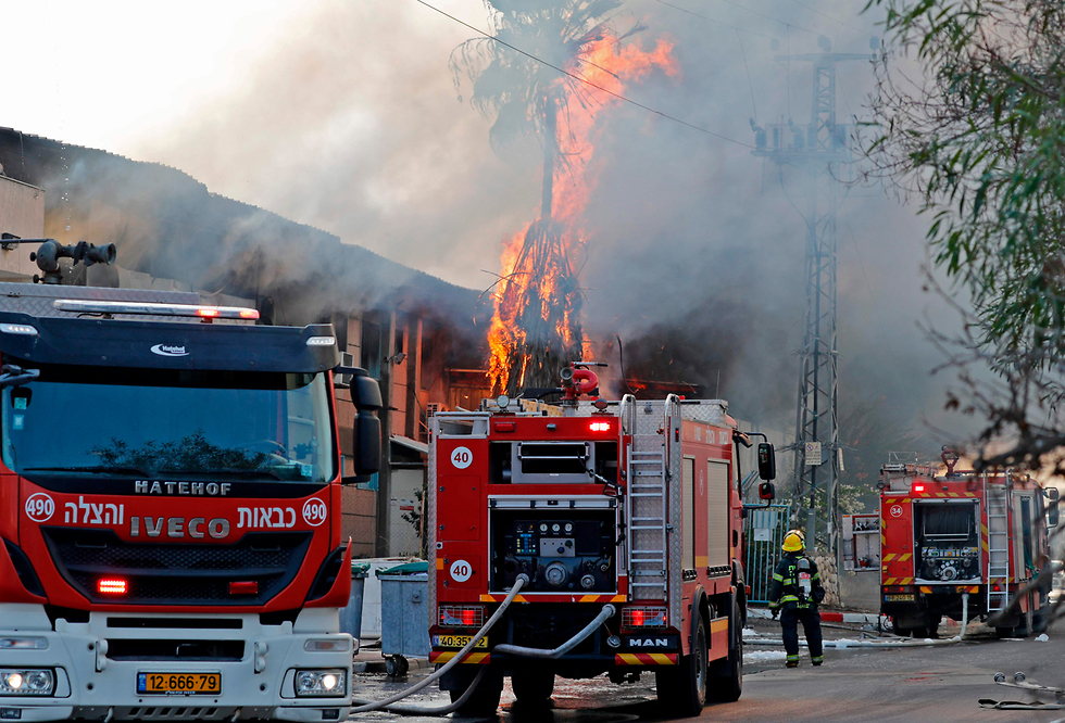 בעקבות ההסלמה וירי הרקטות מעזה: פגיעה במפעל בשדרות (צילום: AFP)