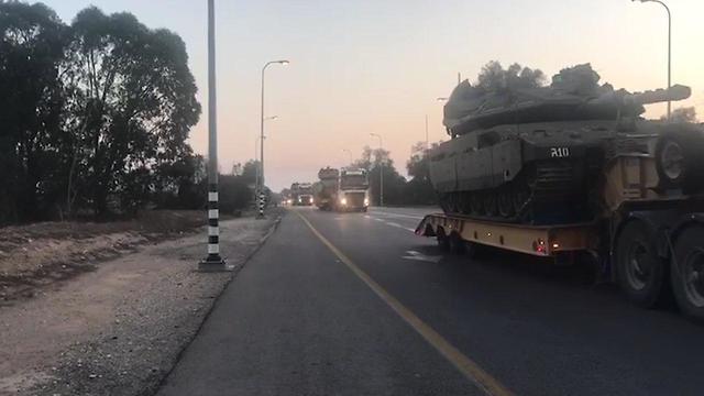 К Газе стягивают танки