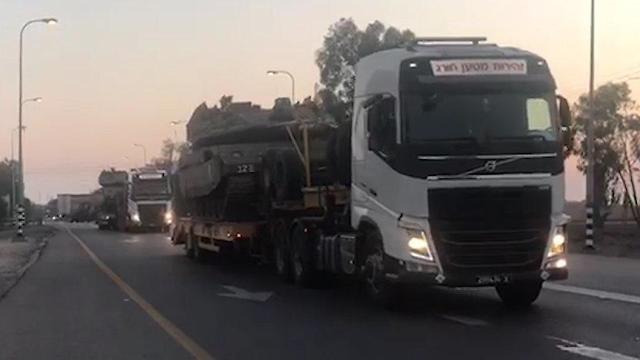 IDF tanks heading to the Gaza border Tuesday