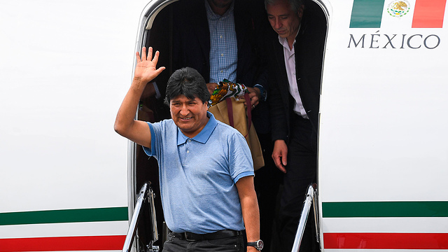 אבו מוראלס נשיא בוליביה לשעבר נוחת ב מקסיקו מקלט מדיני (צילום: AFP)