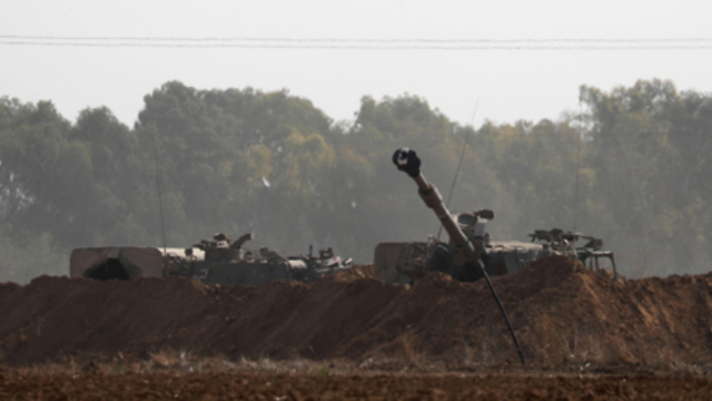 פריסת טנקים בעוטף עזה (צילום: רויטרס)