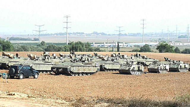 IDF tanks along the Gaza border (Photo: Yoav Zitun)