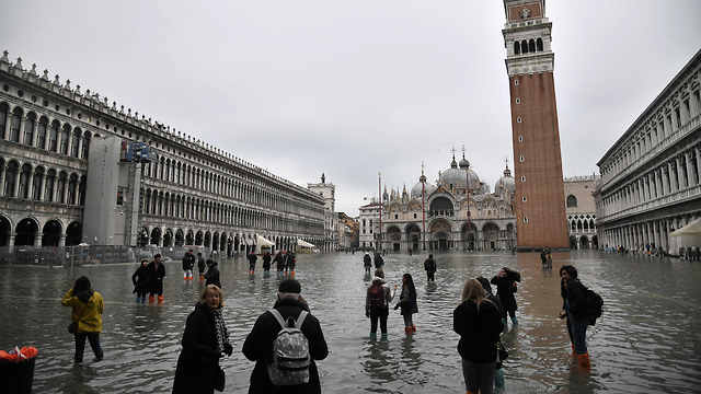 איטליה ונציה שיטפונות הצפה כיכר סנט מארק (צילום: AFP)