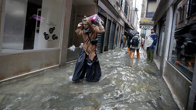 איטליה ונציה שיטפונות הצפה  (צילום: AP)