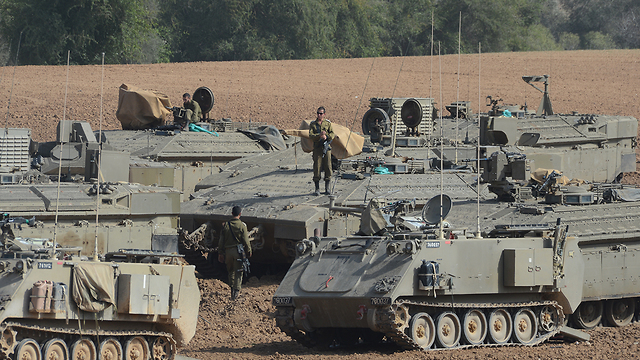 Израильская бронетехника на юге страны. Фото: Ави Роках