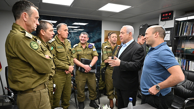 Prime Minister Benjamin Netanyahu and Defense Minister Naftali Bennett meet with senior IDF officials on the situation in Gaza (Photo: Defense Ministry)