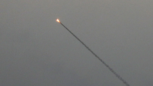 Ракета, выпущенная из сектора Газы. Фото: EPA