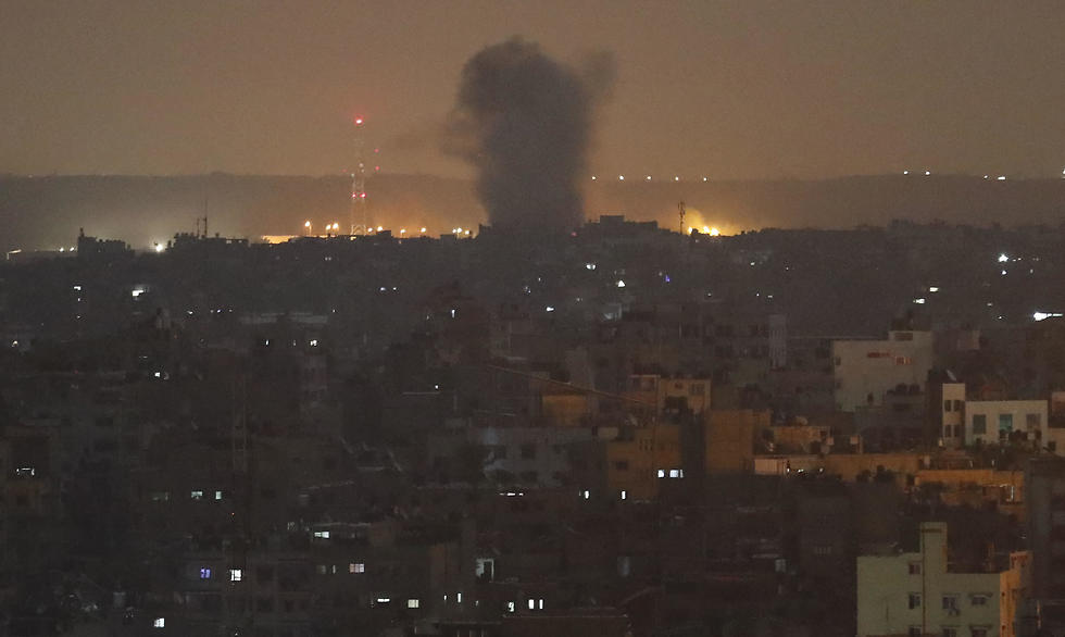 Ночной удар по Газе. Фото: АР