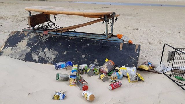 פסולת רבה בחוף (צילום: דן בירון, המשרד להגנת הסביבה)