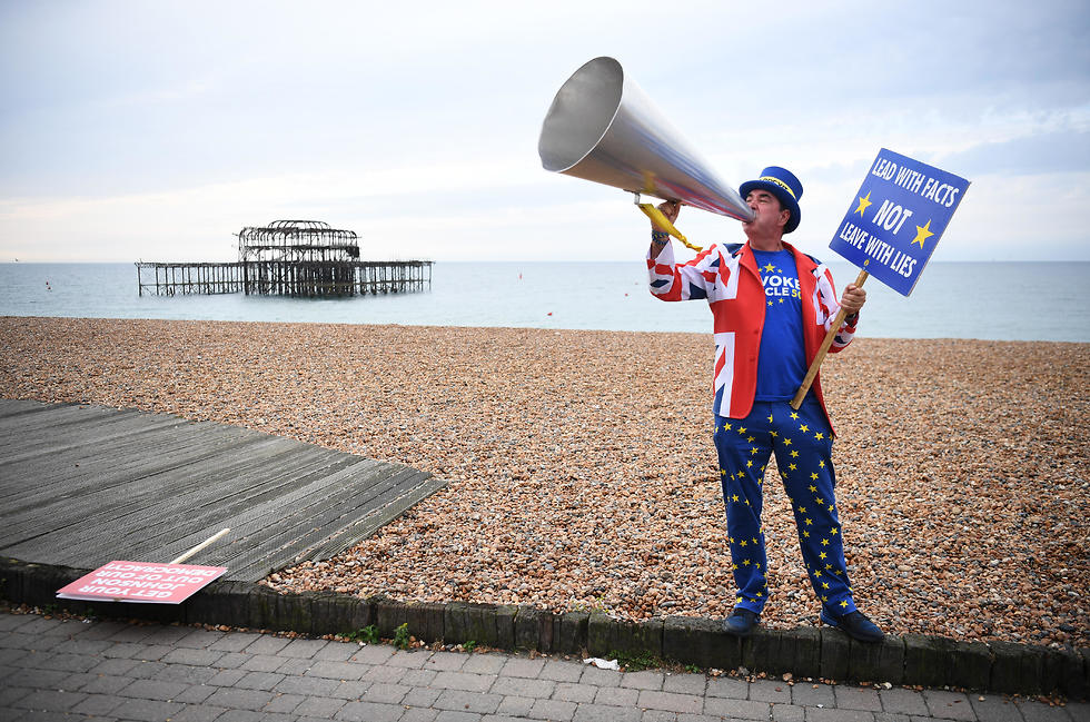 סטיב בריי מפגין נגד ה ברקזיט רץ ב בחירות בריטניה (צילום: gettyimages)