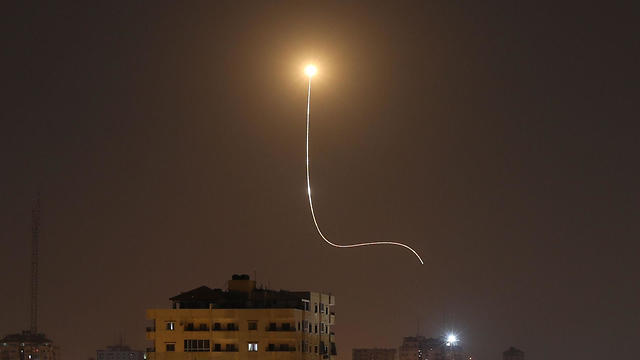 עזה שיגור חגורה שחורה רקטה רקטות אזעקה צבע אדום (צילום: AFP)