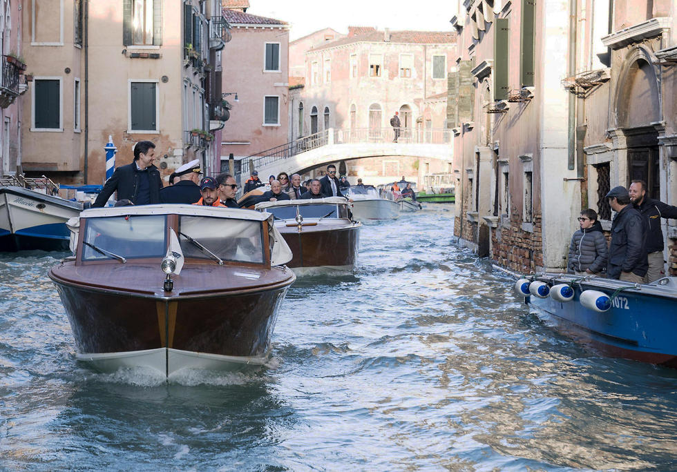 ראש ממשלת איטליה ג'וזפה קונטה מבקר ב ונציה הצפות (צילום: EPA    )