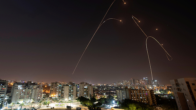 Iron Dome intercepts Gaza rocket fire over Ashkelon (Photo: Reuters)