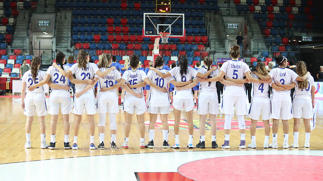 שחקניות נבחרת הנשים של ישראל (צילום: אורן אהרוני)
