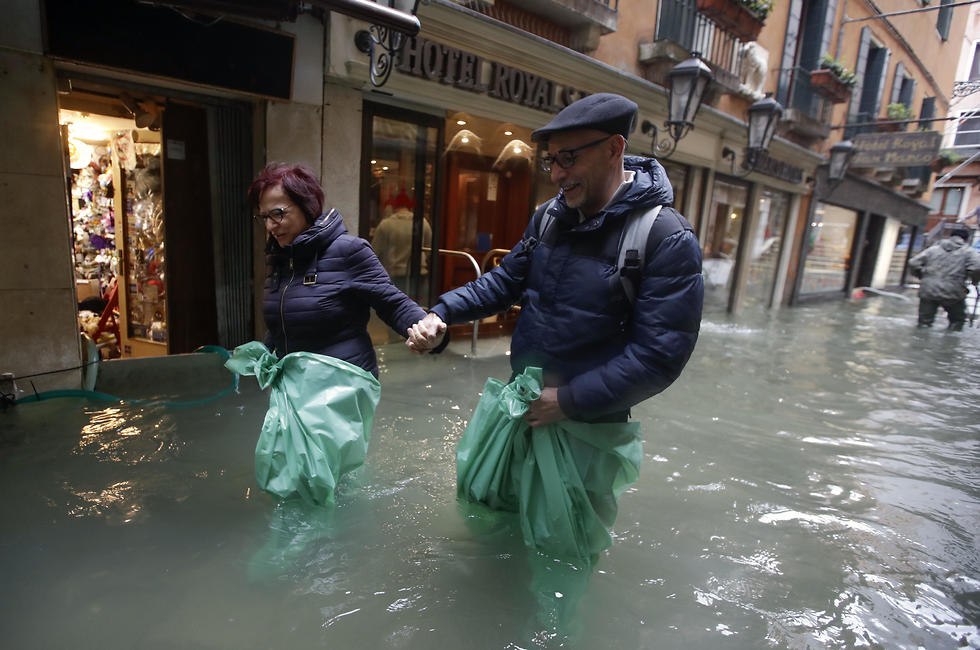 איטליה ונציה הצפה הצפות שיטפונות שיטפון  (צילום: AP)
