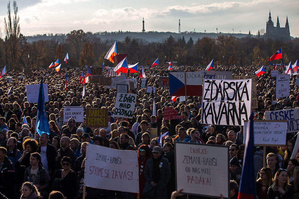 הפגנה ב פראג צ'כיה 30 שנה למהפכת הקטיפה (צילום: gettyimages)