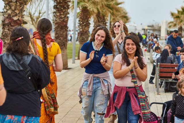 Израильтянки любят себя в любом виде. Фото: rasika108, shutterstock