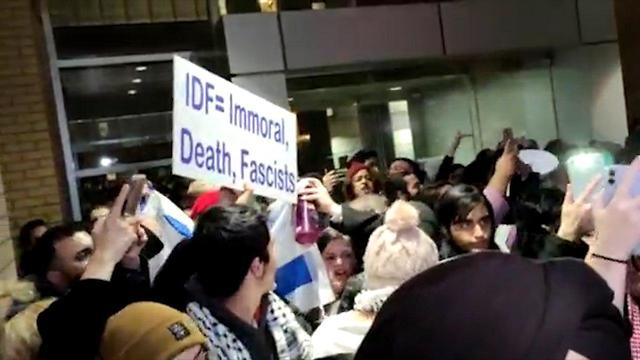 Массовая драка сторонников и противников Израиля в университете в Торонто
