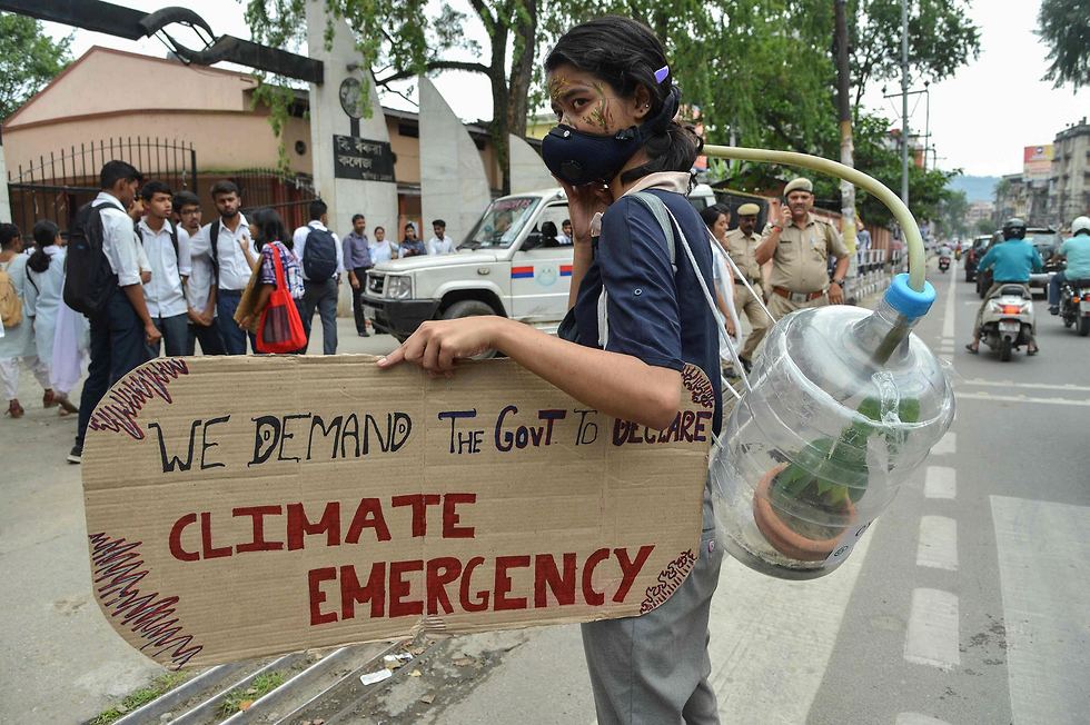 מחאת יחיד בהודו (צילום: AFP)