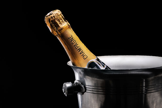 Только из Шампани - настоящее шампанское. Фото: shutterstock