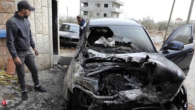 כלי רכב הושחתו ב גדה ה מערבית יהודה ו שומרון פשע שנאה  פלסטינים (צילום: AFP)