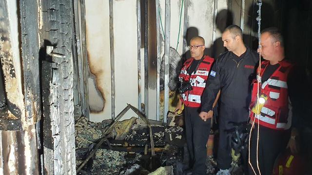 שני פצועים בעקבות שריפה בדירה בנתניה (צילום: כבאות והצלה)