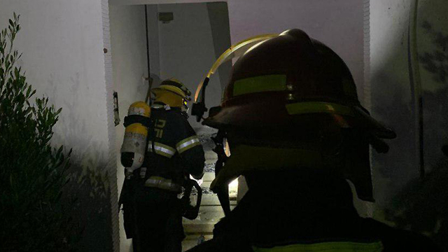 שני ילדים נהרגו בעקבות שריפה בדירה בנתניה (צילום: דוברות כבאות והצלה)