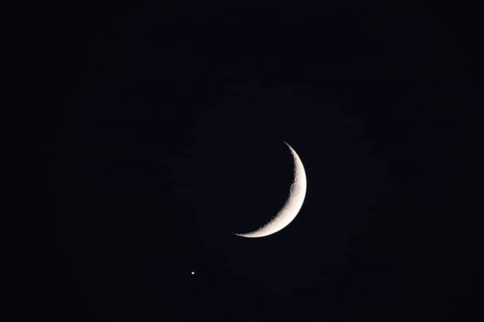 הירח וצדק בחודש שעבר בהתקבצות זוויתית מרשימה.  (צילום: גדי איידלהייט, אתר אסטרונומיה ומדע. )
