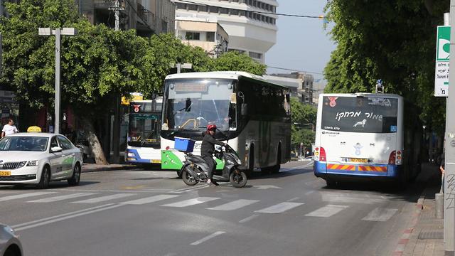תחבורה ציבורית תל אביב (צילום: מוטי קמחי)