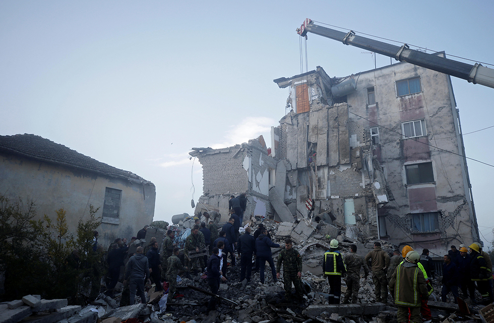 אלבניה רעידת אדמה רעש אדמה הרוגים פצועים  (צילום: רויטרס)