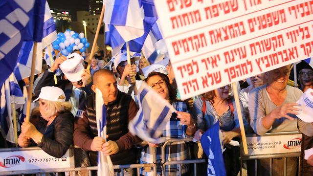 Демонстрация сторонников Нетаниягу в Тель-Авиве. Фото: Моти Кимхи