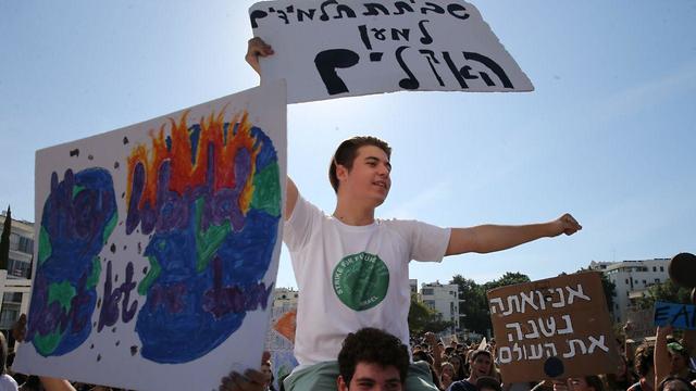 מחאה מחאת ה אקלים של ילדים תלמידים ב בימה ב תל אביב  (צילום: מוטי קמחי)