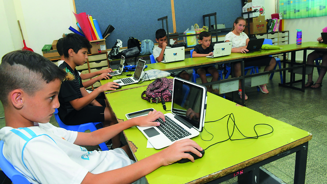 מחשב היברידי לכל ילד ( צילום: ישראל פרץ)