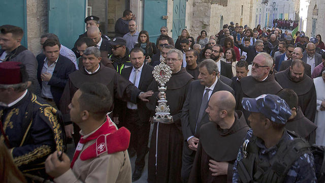 Relic arrives in Bethlehem