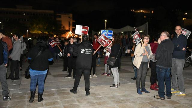 הפגנה נגד בנימין נתניהו בכיכר הבימה (צילום: יאיר שגיא )