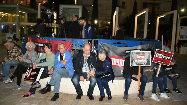 הפגנה נגד בנימין נתניהו בכיכר הבימה (צילום: יאיר שגיא )